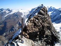 La croce di vetta e la cima svizzera 2